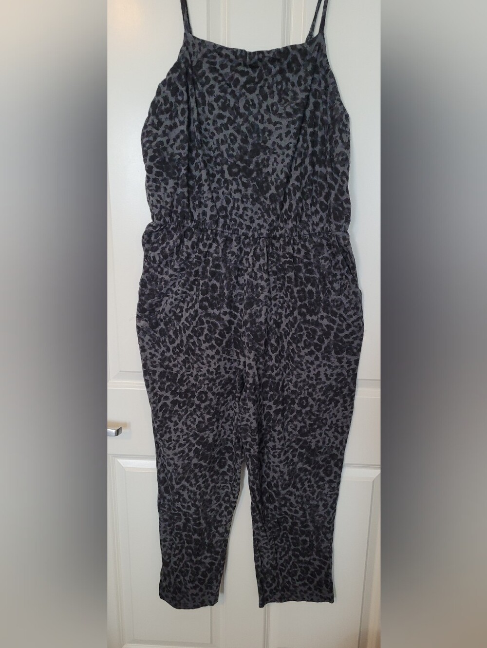Old Navy Woman's Gray and Black Leopard Print Jumpsuit  XL